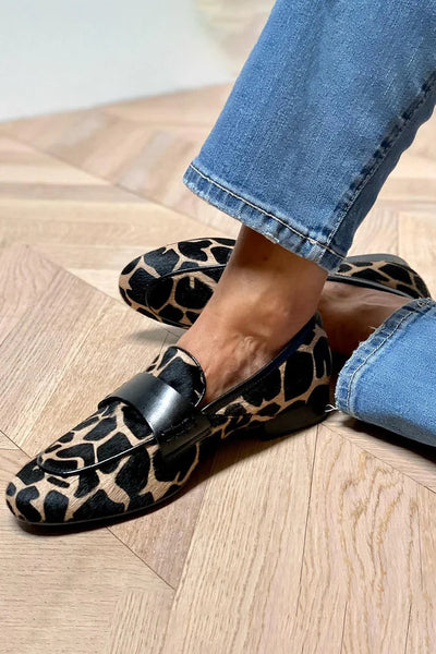 Jesmira - Bequeme und stilvolle Loafers mit Kuhmotiv