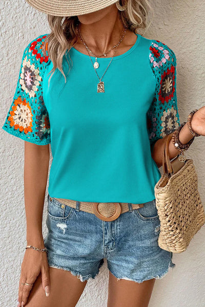 Nerelith – Stilvolles Patchwork-T-Shirt mit Häkelärmeln