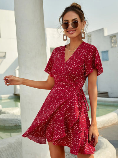 Rotes Wickelkleid mit Punkten – Sommerliches Kurzkleid mit Volants