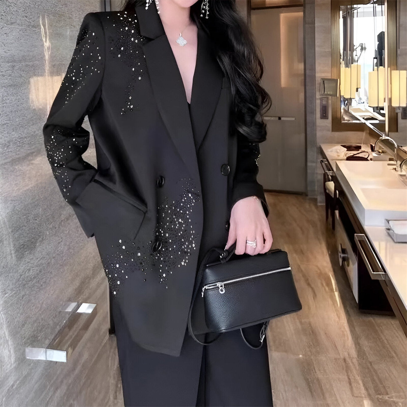 Olli | Funkelnde Eleganz – Strass Schwarzer Blazer