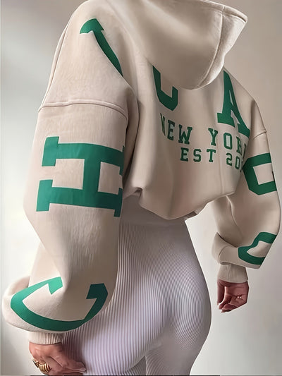 Emilia® | Übergroßer Kapuzenpullover mit Buchstaben-Print und überschnittener Schulter