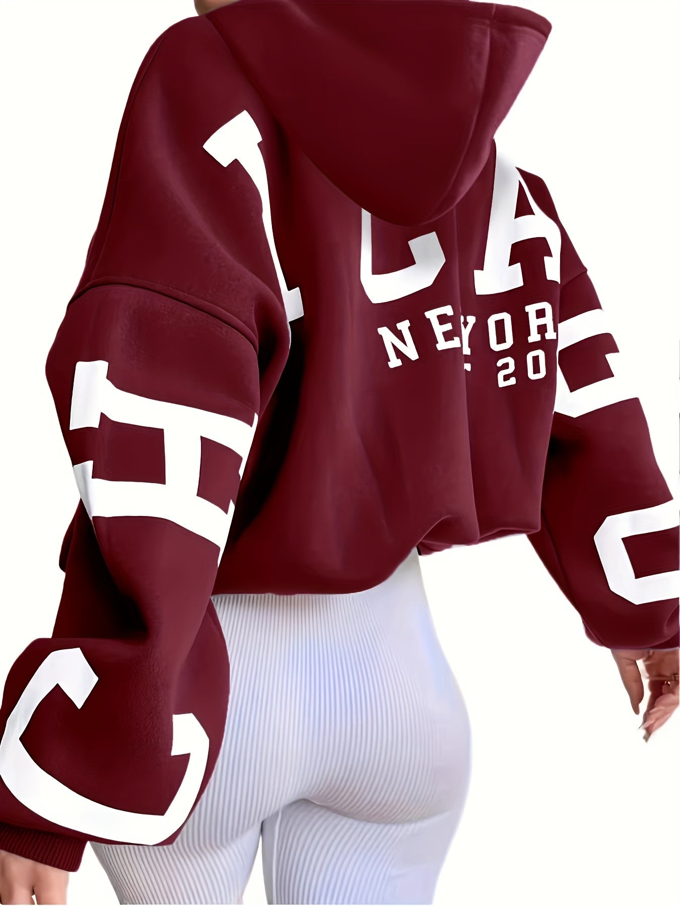 Emilia® | Übergroßer Kapuzenpullover mit Buchstaben-Print und überschnittener Schulter