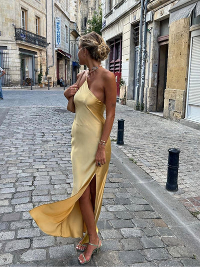 Leonie | Rückenfrei Satin Maxikleid mit zarten Spaghettiträgern – Eleganz & Glamour