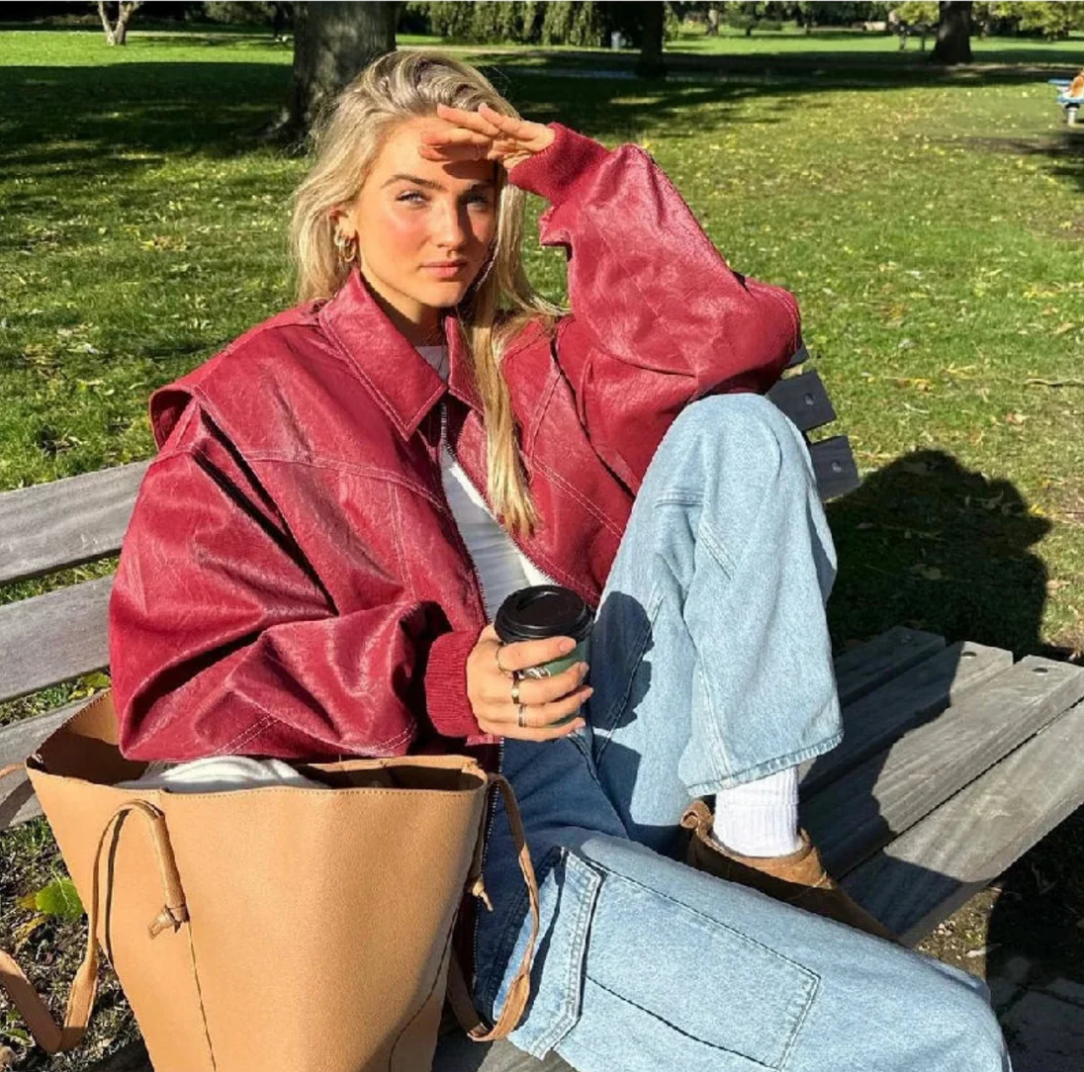 Eira® | Die ikonische rote Lederjacke!