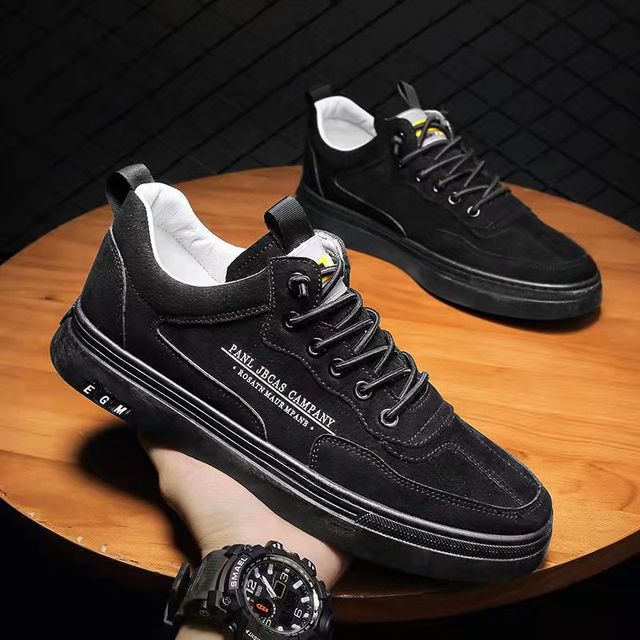 Klassische Turnschuhe für Herren
