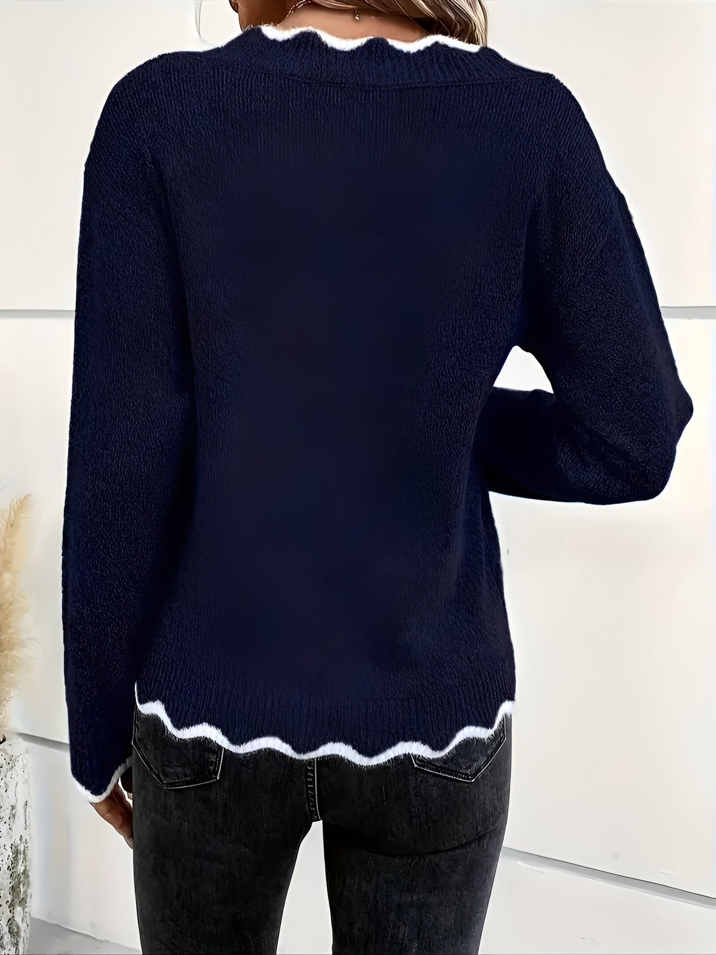 Allie | Lässiger Strickpullover mit Wellensaum