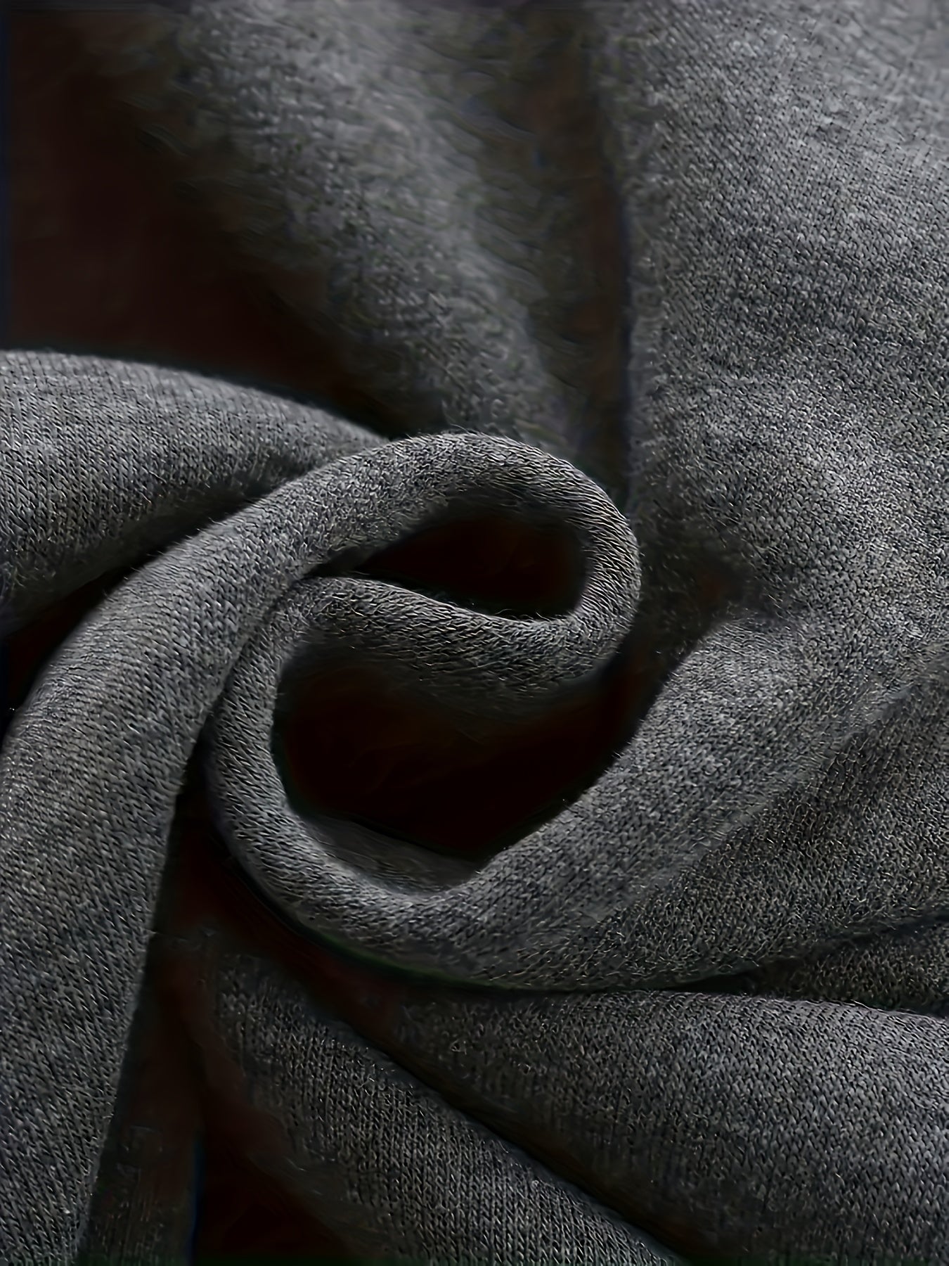 Emilia® | Übergroßer Kapuzenpullover mit Buchstaben-Print und überschnittener Schulter