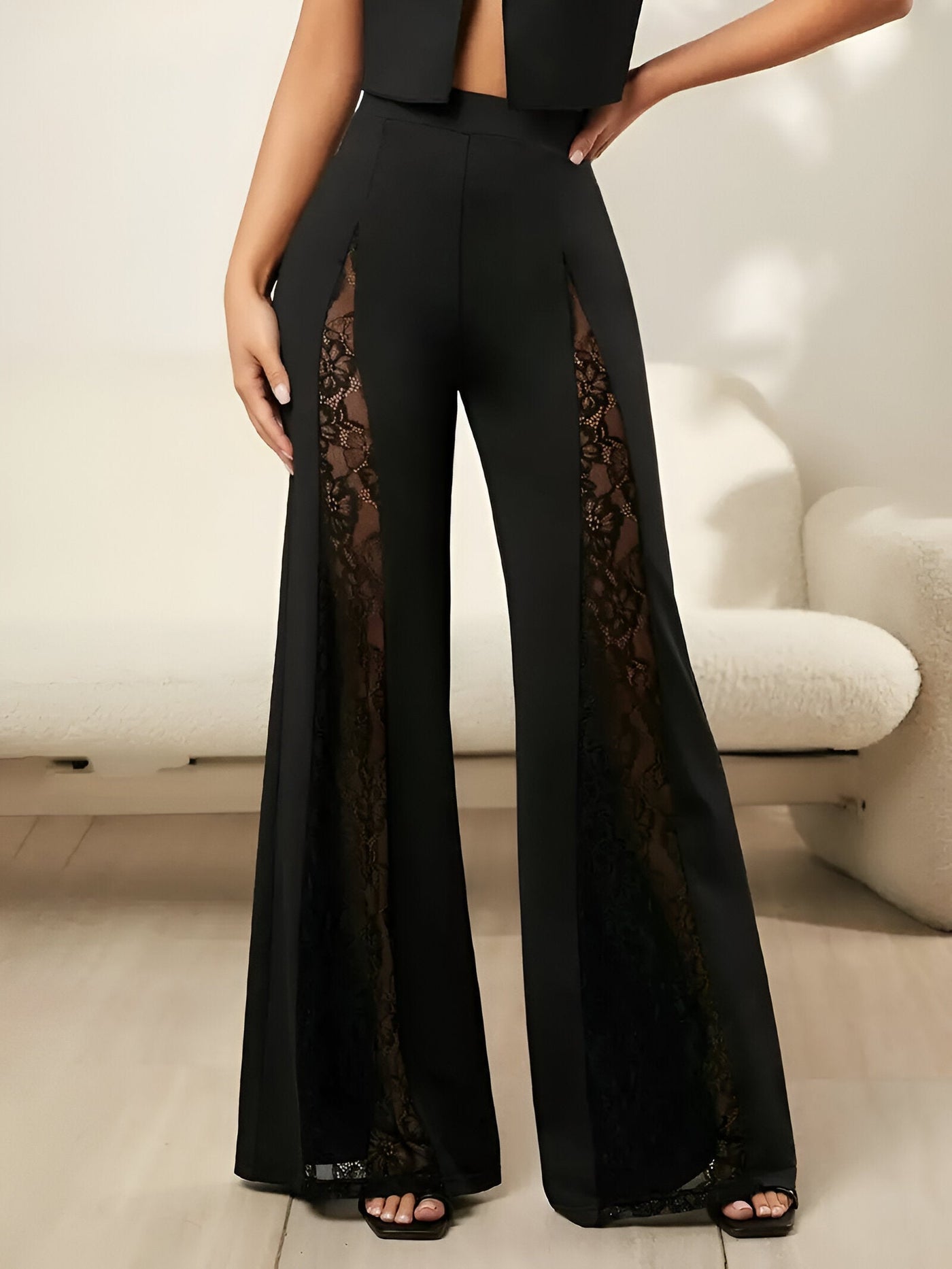 Karla | Elegante Flare-Jeans mit Spitzenapplikationen