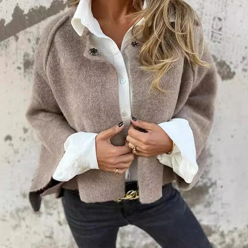 Ozzy | Elegante mittelgroße Jacke für Frauen